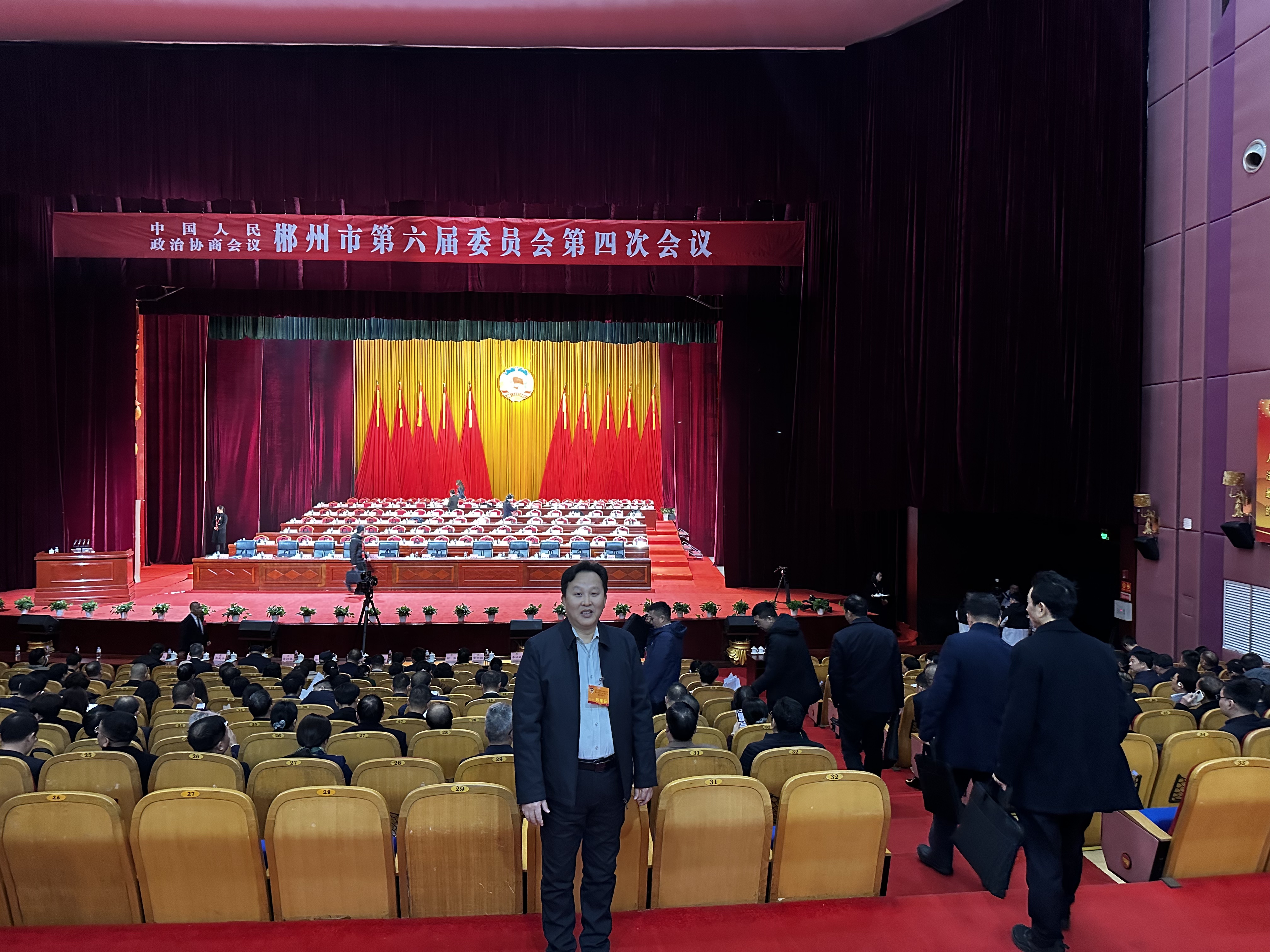 珠海易發(fā)智能電氣有限公司董事長(zhǎng)李林松，積極參加了郴州市政協(xié)第六屆委員會(huì)第四次會(huì)議。